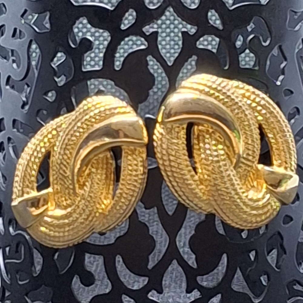 Elegant Vintage Gold-tone Knot Earrings Likely 1980s